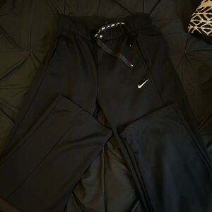 Nike Black Fleece-Lined Athletic Sweatpants with White Swoosh Tag High Rise